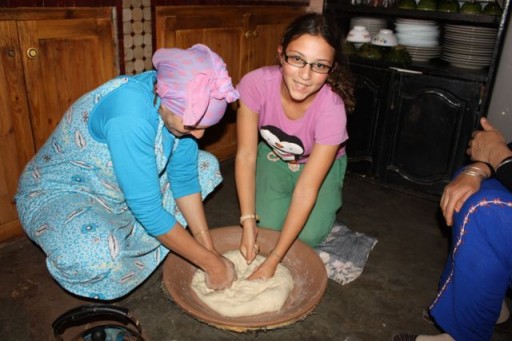 Making bread with a Berber family Participate In Local Life
