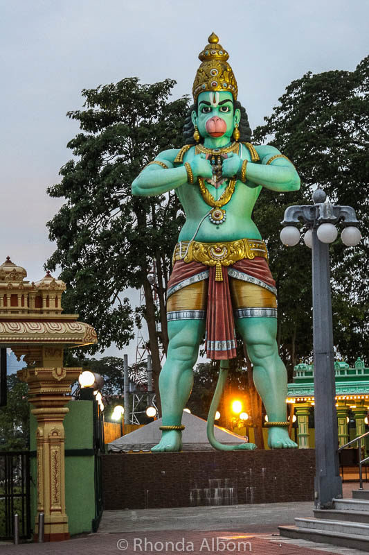 Batu Caves: Monkeys, Statues, and Hindu Shrines • Albom 