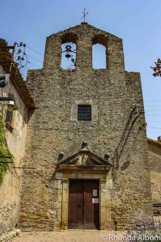 9 Medieval Towns in Catalonia: Barcelona to the Dali Museum 14 Well preserved 11-Century Romanesque church in Fontclara, one of the many medieval towns in Catalonia.
