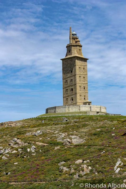 La Tour Hercules, le plus ancien phare en activité au monde situé à La Corogne, en Espagne 