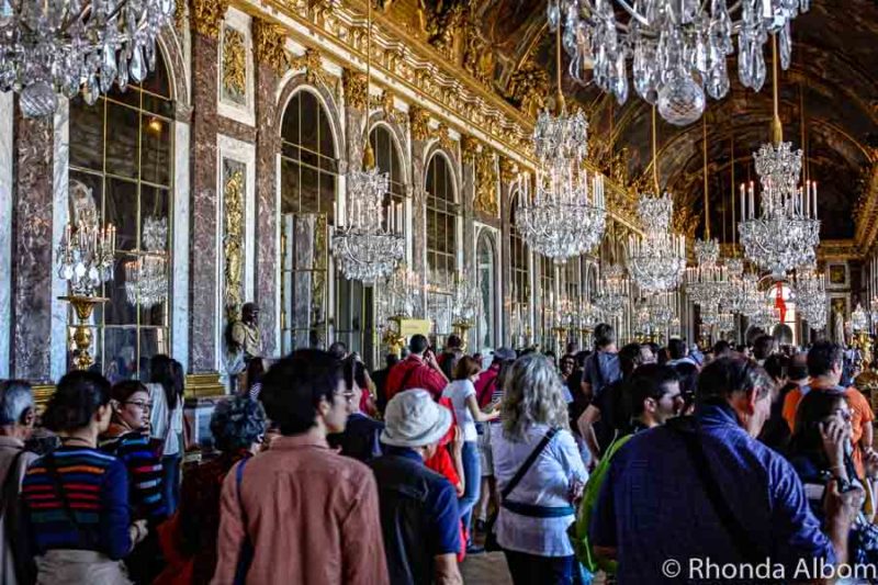Crowds in the the Great Hall of Mirrors