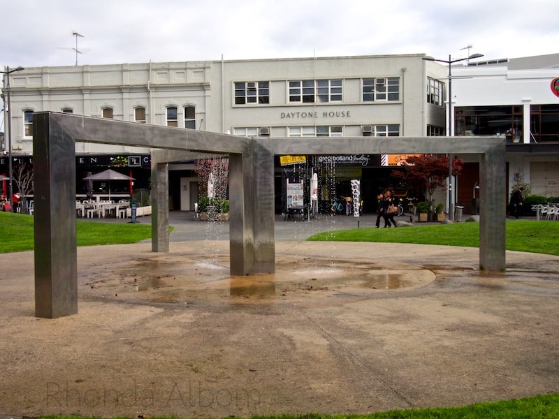 Lumsden Green Fountain in Newmarket, Auckland, New Zealandwas originally based on the Peace sign.