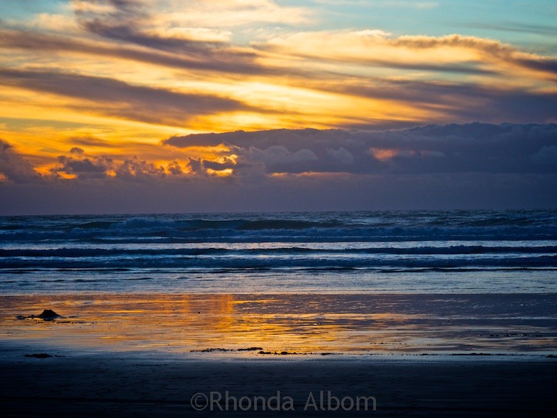 Sunset at Ninety-Mile Beach on the Aupouri Peninsula in New Zealand