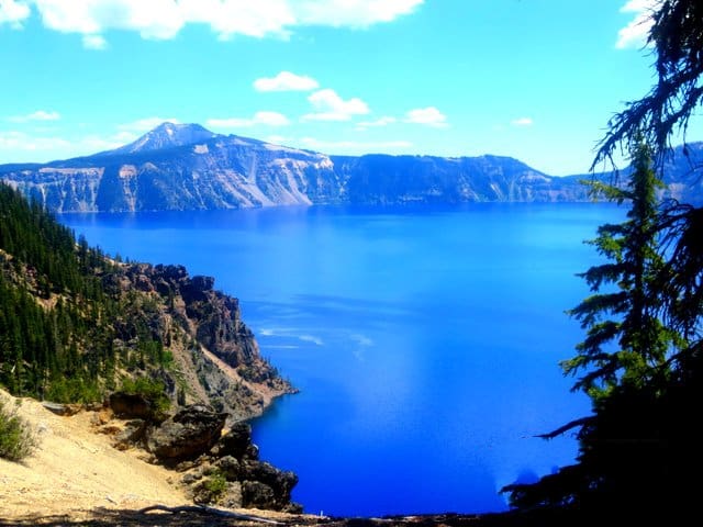 Crater Lake, Oregon. Photo by Lyn Lindfield or the Travelling Lindfields