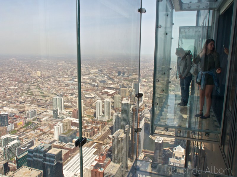 Skydeck Chicago Daring The Glass Floor 103 Stories High