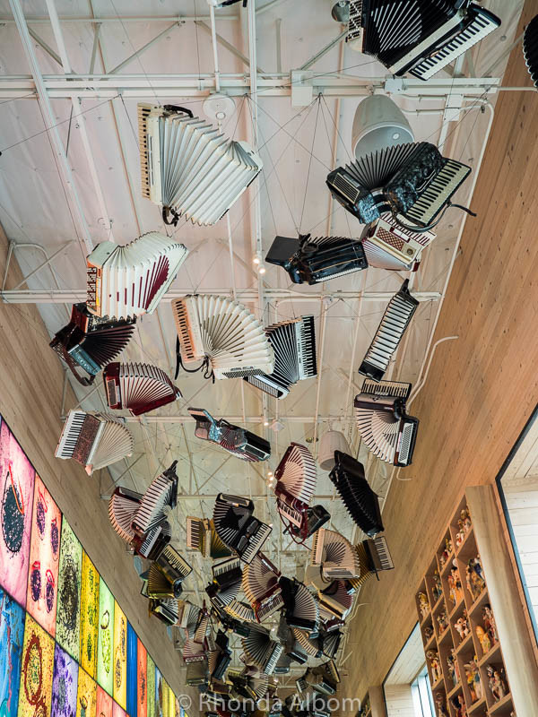 Seattle Itinerary: 10 Fun Things to Do in Seattle 23 Collections Cafe by Dale Chihuly.