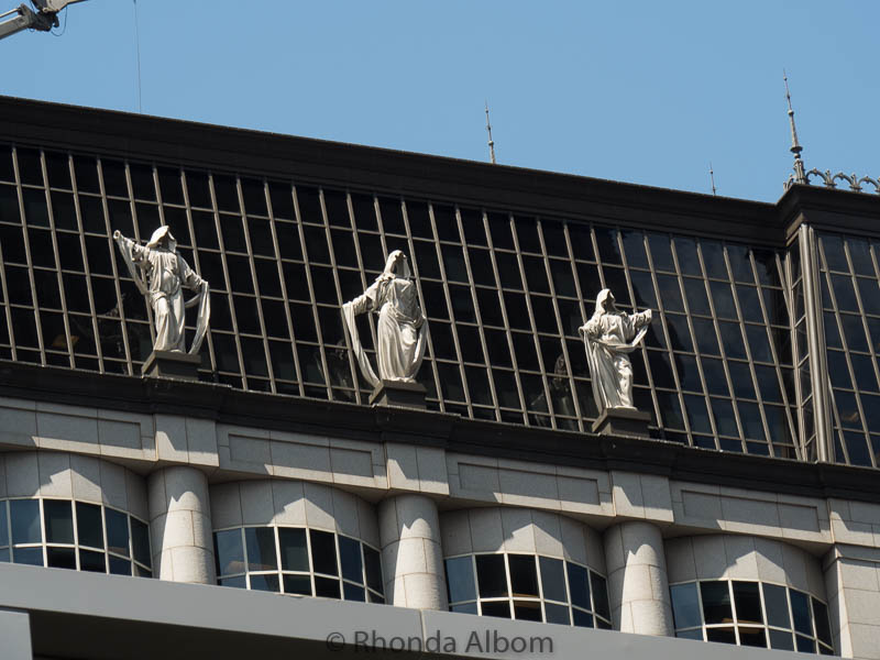 Hidden SF - Prohibition Secrets Remain in this San Francisco Hotel 14 Hollow faceless statues in San Francisco's financial district