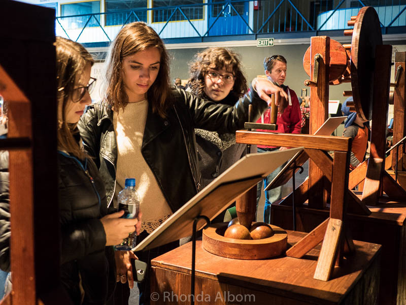 Impressive da Vinci Machines: Visiting Exhibit Seen at MOTAT in Auckland 9 Teens trying out some of Leonardo da Vinci's Machines at MOTAT in Auckland New Zealand