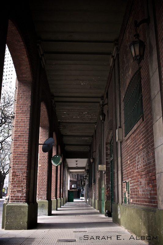 Argentinian alleyway in Buenos Aires. Photo copyright ©Sarah Albom 2016
