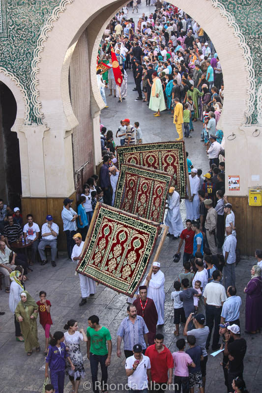 Moussem of Moulay Idriss II: A Colorful Festival in Fes Morocco 6 Artisans displaying carpets