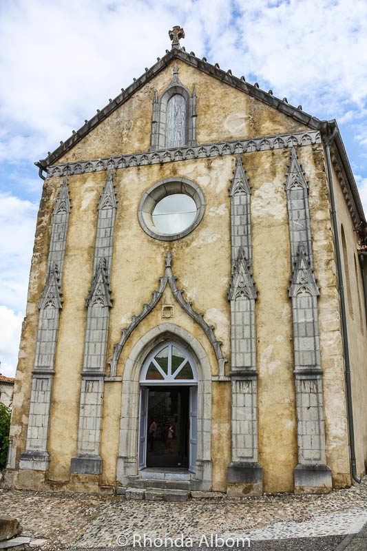 Les Olivetains, a former 19th-century convent in France.