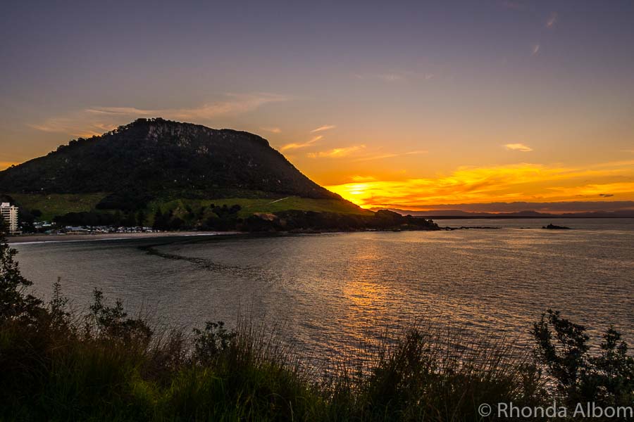 Auckland to Tauranga Itinerary Loop: 16 Unique Stops 16 Enjoying the sunset behind Mt Maunganui in New Zealand