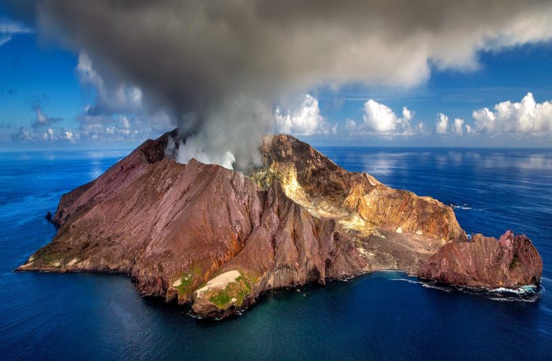 White Island volcano photo by Julius Silver-3018634_1280