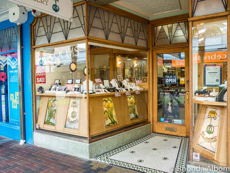 Enjoy Napier Art Deco Buildings with a Walking Tour