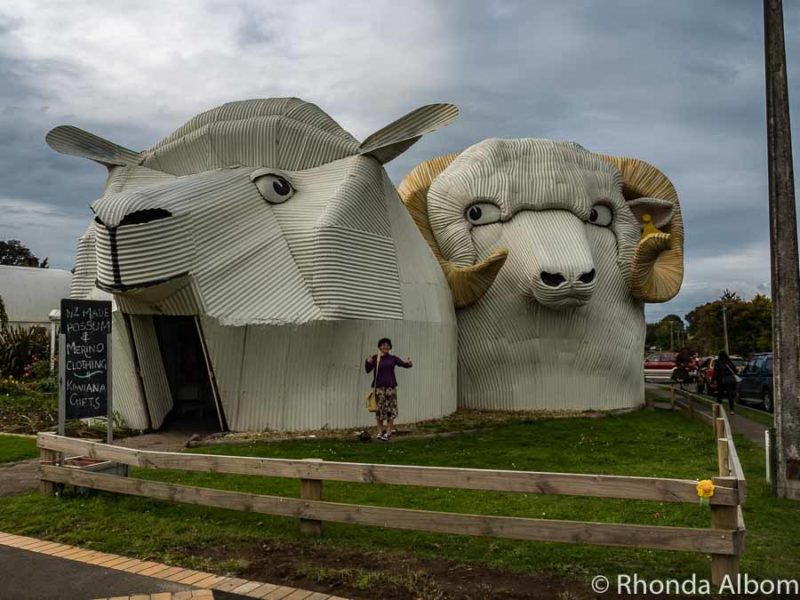 Corrugated figures in Tirau, New Zealand