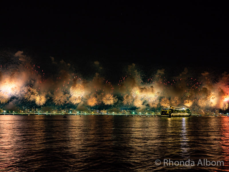 Amazing Fireworks: Rio de Janeiro on New Year's Eve 7 Copacabana Beach Fireworks in Brazil for New Years Eve