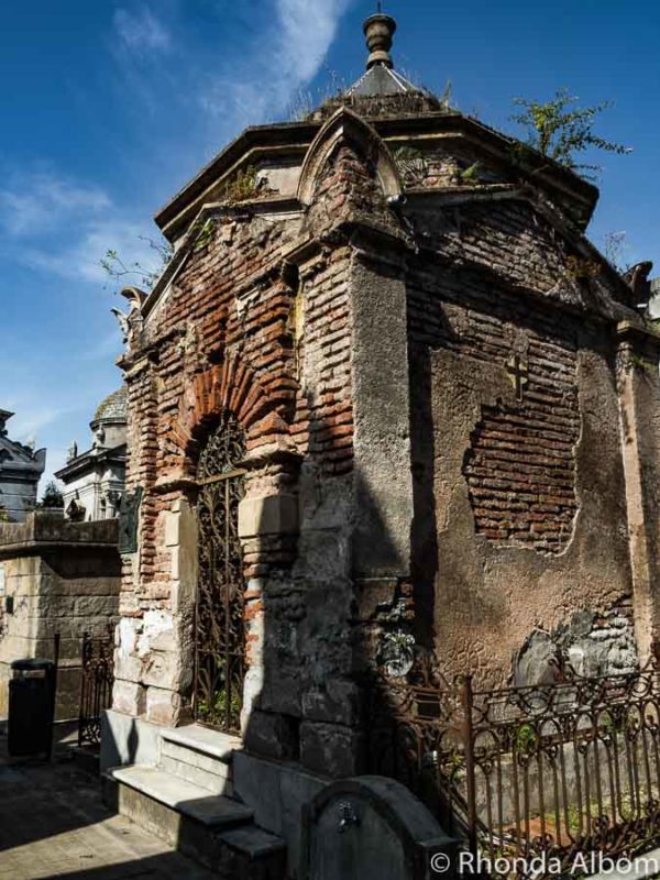 Recoleta Cemetery in Buenos Aires: Artistic or Eerie? 12 Recoleta Cemetery in Buenos Aires