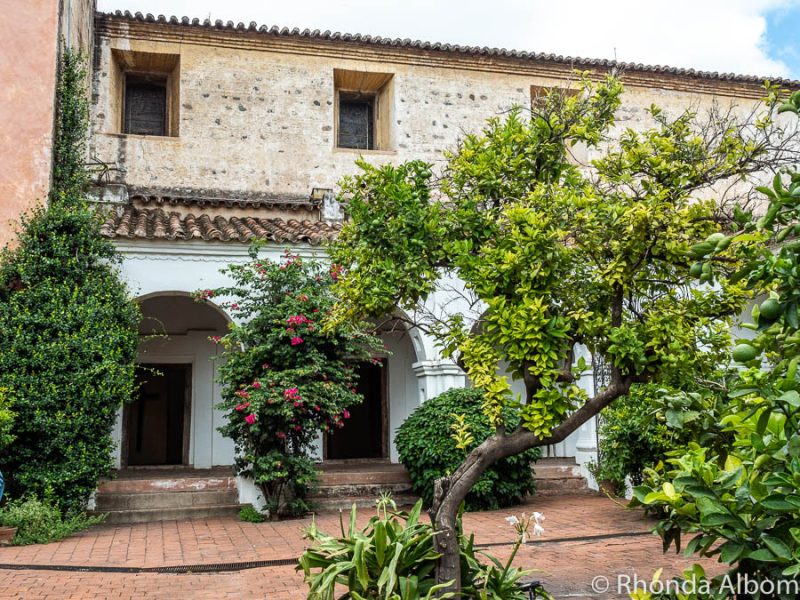 Oldest courtyard of the convent that is now the Museo de Arte Religioso Juan de Tejeda (Museum of Religios Arts). Stop here if you are wondering what to do in Cordoba Argentina