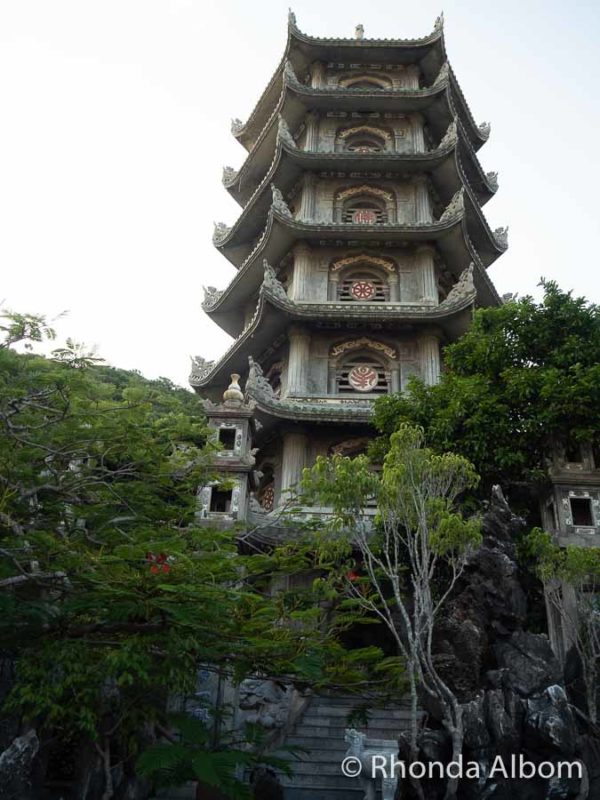 stor pagode på Vietnam Marble Mountain i Da Nang