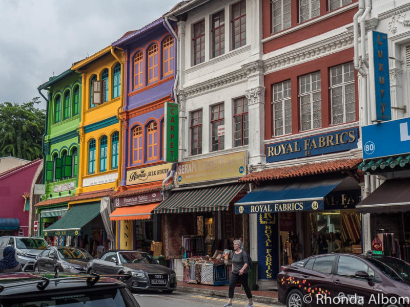 Brightly painted buildings with contrasting colours make Kampong Glam on of the fun places in Singapore