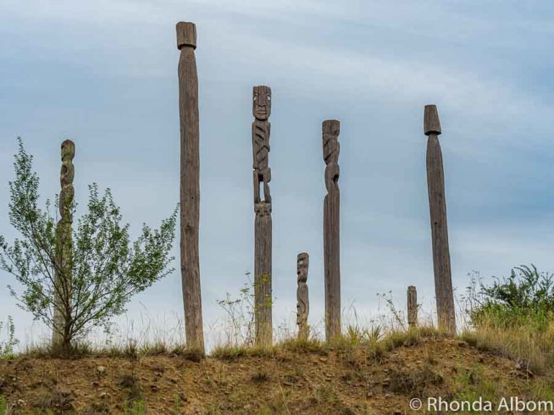Things to Do in Hawkes Bay NZ: Wine Trails, Culture, Art Deco, and More 3 Carved poles on the path at Otatara Pa outside Napier in New Zealand
