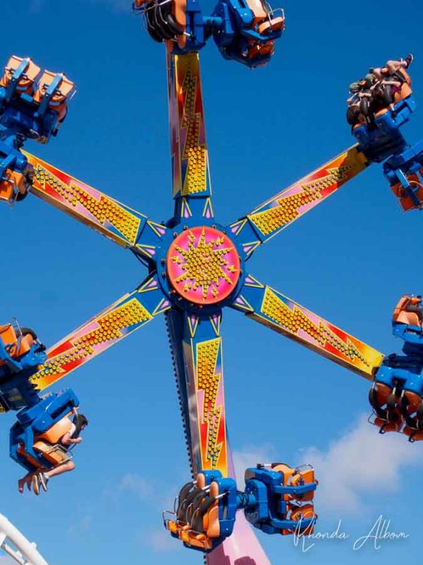 Rainbow's End Stratosfear: Join the Thrills at this Auckland Theme Park 2 An adrenalin ride at Rainbows end spinning in all directions.