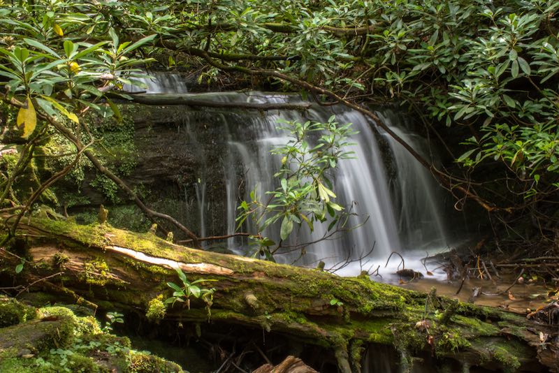 10 Best Waterfalls in South Carolina: Discover Stunning Places 6 Spoonauger Falls in Mountain Rest