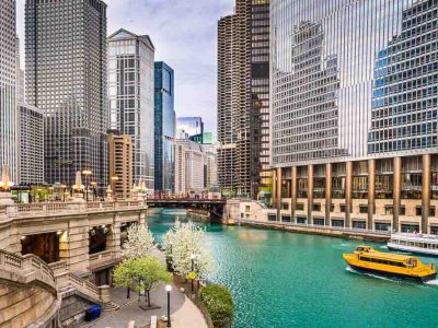 The river walk is one of the best free things to do in Chicago