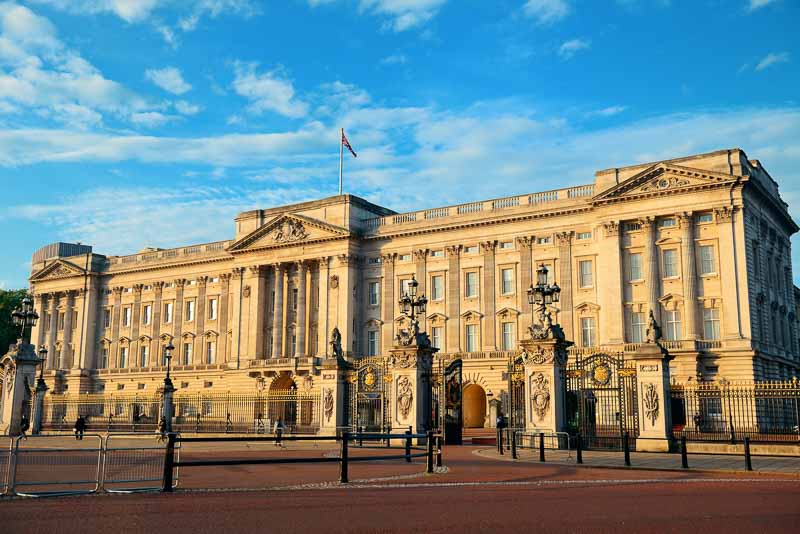 London in One Day: How to See the Highlights of England's Capital City 12 Buckingham Palace in the morning