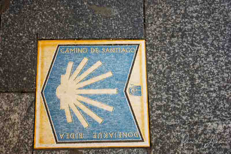 a path marker for Camino de Santiago