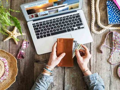 A card Wallet helps to manage money while travelling