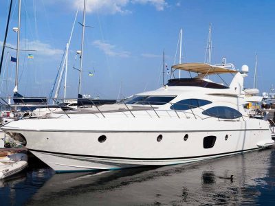 Large luxury boat at dock preparing to leave for a great boating experience