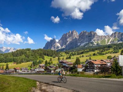 Cycling in Italy is a great way to convert our travel to a sports holiday.