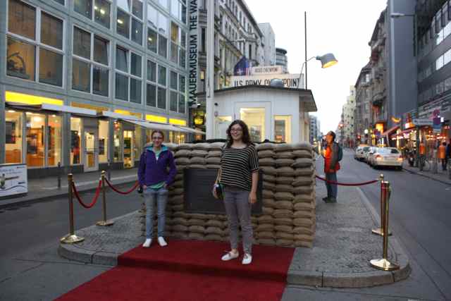 Check Point Charlie Berlin Graffati