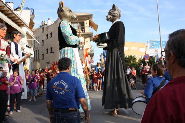 giant cat and mouse Giant cat and mouse at the Palamos Fiesta Major parade of giants